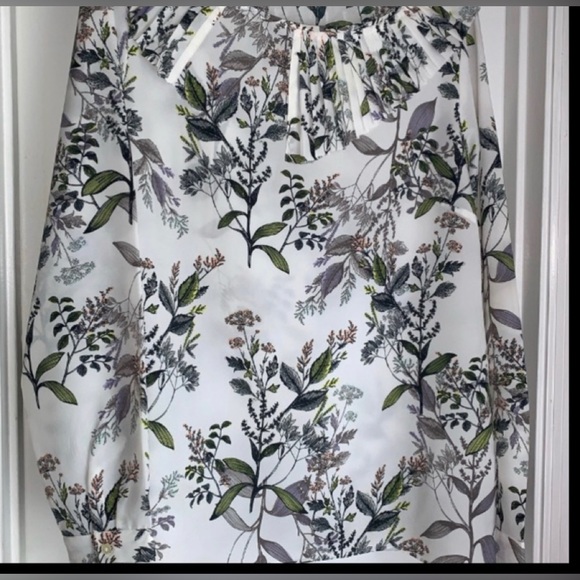 NWOT, Beautiful Banana Republic Top, Size Large, - Picture 3 of 6